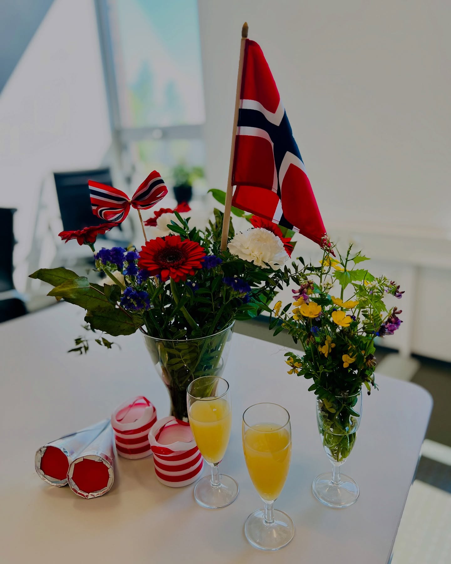 Vi ønsker alle våre dyktige konsulenter, samarbeidspartnere og følgere en strålende 17. mai-feiring! 🥳🎉🇳🇴 Nyt dagen med is, pølser, korpsmusikk og barnetog- og kanskje en liten pust i bakken mellom slagene🍦🌭☀️ Hipp hipp hurra fra alle oss i Techconsult! 🇳🇴🇳🇴🇳🇴
#17mai #techconsultas #gratulerermeddagennorge🇳🇴