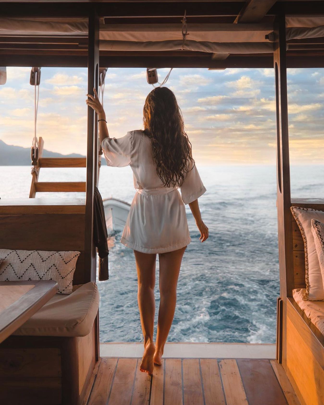 A beautiful year is on the horizon…✨
Contact us now to plan your odyssey in the wonderful Indonesian Archipelago and make 2023 a year to remember ✨⛵️
—————————————————
💌 info@piratesbaycruising.com
📲 WhatsApp : +62 821 4500 3903
💻 www.piratesbaycruising.com
—————————————————
🧜🏼♀️: @ioanna_neo
📸 : @filippo_cesarini