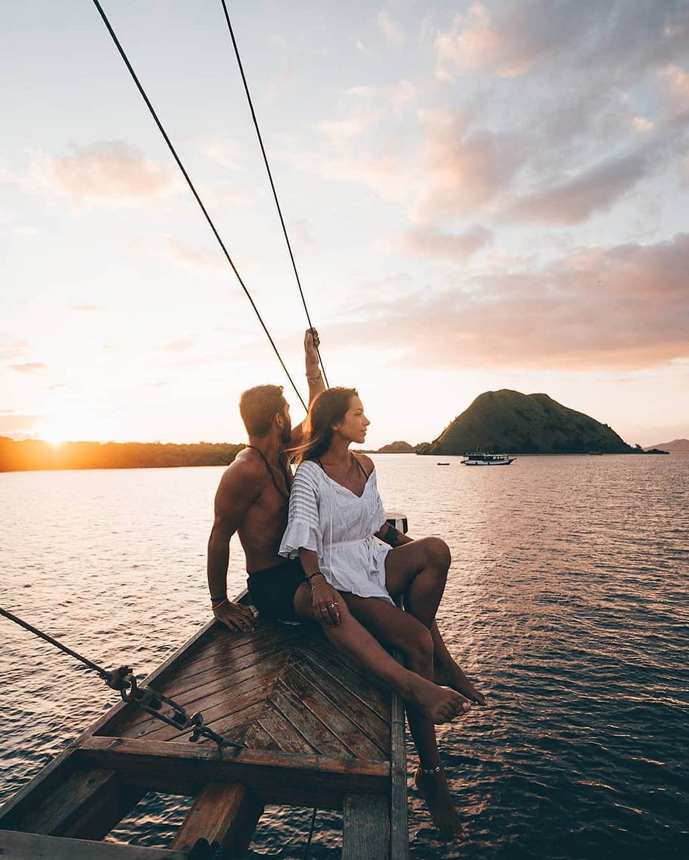 Nothing is more precious than the beautiful moments shared with the person you love…
Contact us to plan a romantic cruise in the Indonesian paradise and live more of these breathtaking moments✨⛵️
—————————————————
💌 info@piratesbaycruising.com
📲 WhatsApp : +62 821 4500 3903
💻 www.piratesbaycruising.com
—————————————————