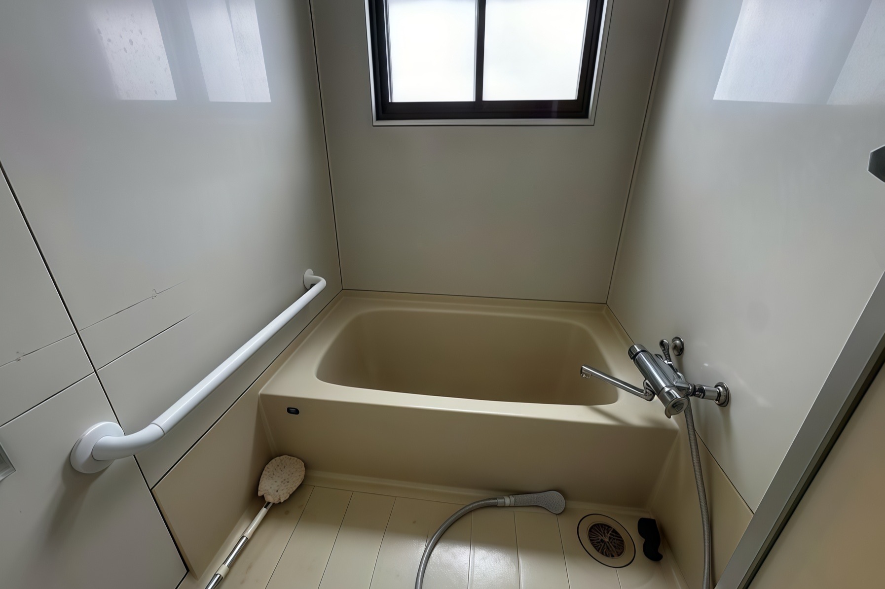 Detached House in Niseko Town Hokkaido
Price: 9million JPY (60kUSD)
Access
Niseko Station: 4-minute walk
Ski resorts: approx. 10 minutes by car
Excellent corner-lot location with great visibility and easy access to ski areas.
Land Information
Ownership: Freehold
Land use: Residential land
City planning: Outside designated urban planning area
Zoning: Not designated
Building coverage ratio: Not designated
Floor area ratio: Not designated
Land area: 88.59 m²
Road access: Two-sided road access (corner lot)
Building Information
Type: Residential house
Total floor area: 69.77 m²
Structure: Wooden structure
Year built: Unknown
Current status: Vacant
Utilities / Notes
Public water & sewer
Individual propane gas
Area Information
10 minutes by car to major ski resorts
4 minutes on foot to Niseko Station
16 minutes on foot to Niseko Town Hall
18 minutes by car to Kutchan Town center
Highlights
Easy access to major ski resorts
Flexible usage options including renovation
A highly popular and continuously growing area
Properties in this area tend to sell quickly
✨ Notes
As the property is currently vacant, it can be used freely for your preferred purpose.
Suitable for both owner-occupancy and rental use.
📩 DM for more information or viewing arrangements.
#hokkaidorealestate
#snowboardingjapan
#akiya
#skijapan
#minpaku
#JapanProperty
#SecondHomeJapan