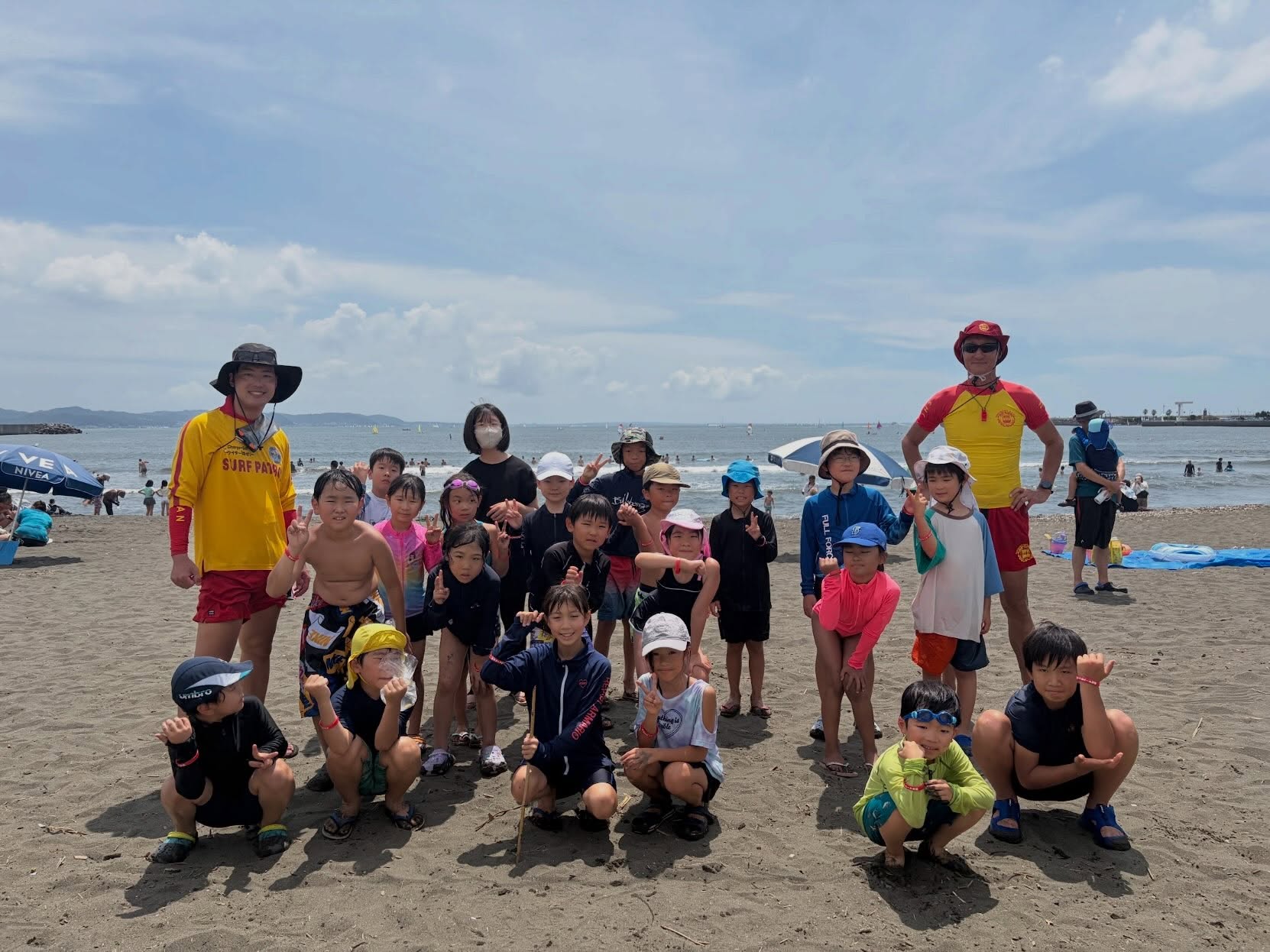 【ライフセーバーと海で遊ぼう!②】
開催日 : 2026年8月9日
今シーズン2度目の開催。
まずは、みんなでビーチクリーン!🧹
その後には、ライフセーバーと共に、浜と海の両方でアクティビティを楽しみました!!🌊
#片瀬東浜海水浴場